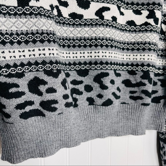 JOHN & JENN | GREY & BLACK TURTLENECK - M - Picture 9 of 15